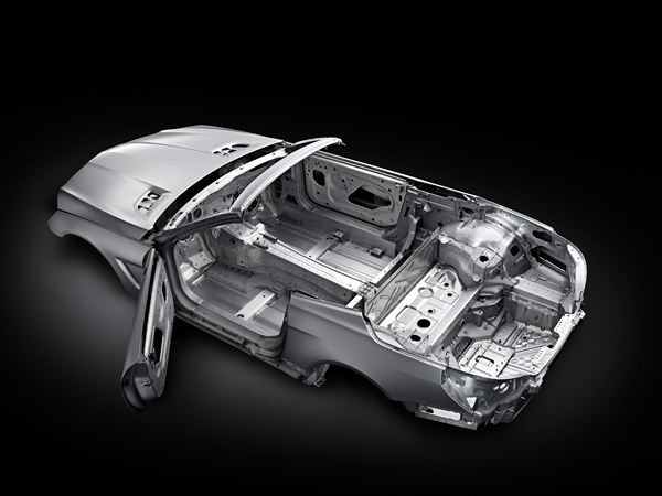 La nouvelle génération du roadster Mercedes SL adopte une caisse tout aluminium