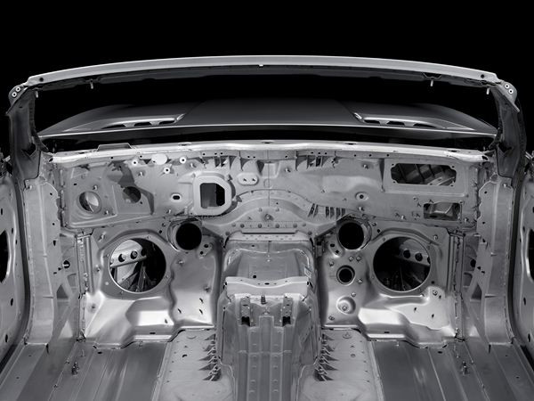 La nouvelle génération du roadster Mercedes SL adopte une caisse tout aluminium