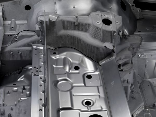 La nouvelle génération du roadster Mercedes SL adopte une caisse tout aluminium