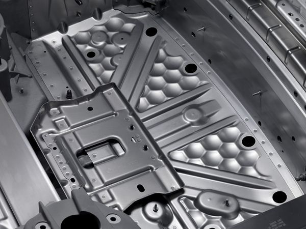La nouvelle génération du roadster Mercedes SL adopte une caisse tout aluminium