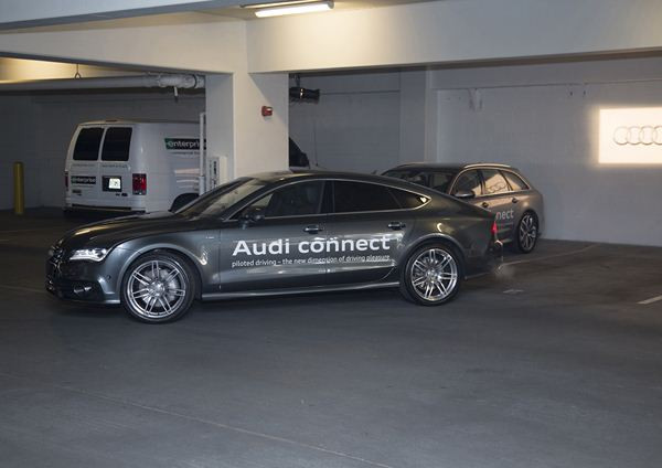 Audi développe un système de conduite pilotée pour le stationnement