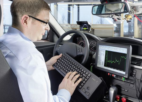 Un assistant embouteillage comme première étape vers une conduite entièrement automatisée