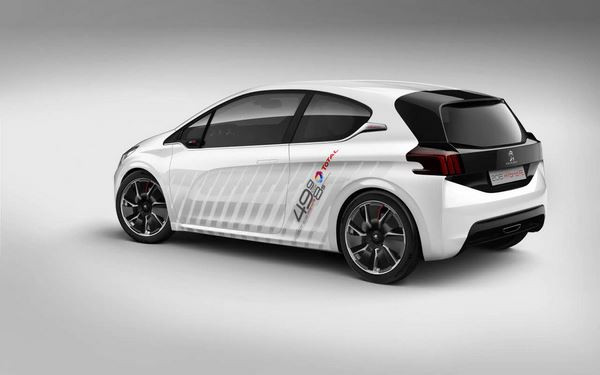 Le démonstrateur 208 HYbrid FE affiche une consommation mixte de 1,9 litres aux 100 km