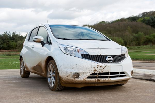 Une technologie de nano-peinture répulsive aux salissures en test chez Nissan