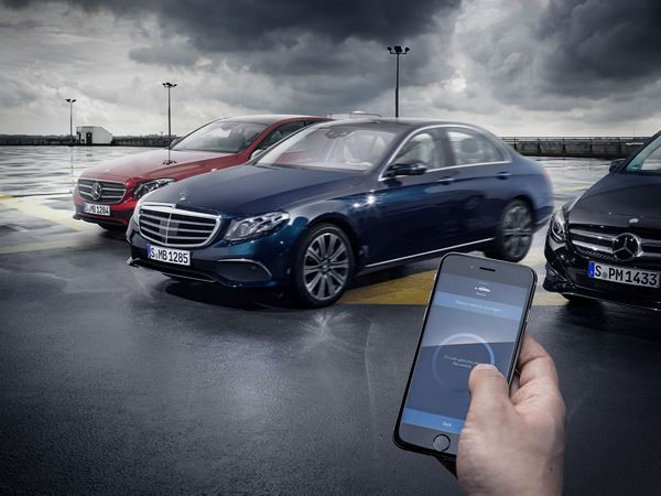 Le pilote de stationnement à distance permet de se garer via un smartphone