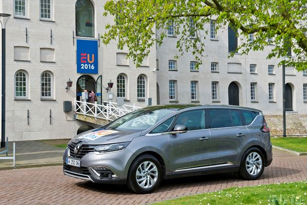 Le démonstrateur de conduite autonome Renault roule sur routes ouvertes