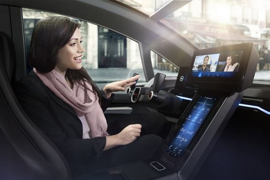 Le concept-car Bosch transforme la voiture en assistant personnel sur quatre roues