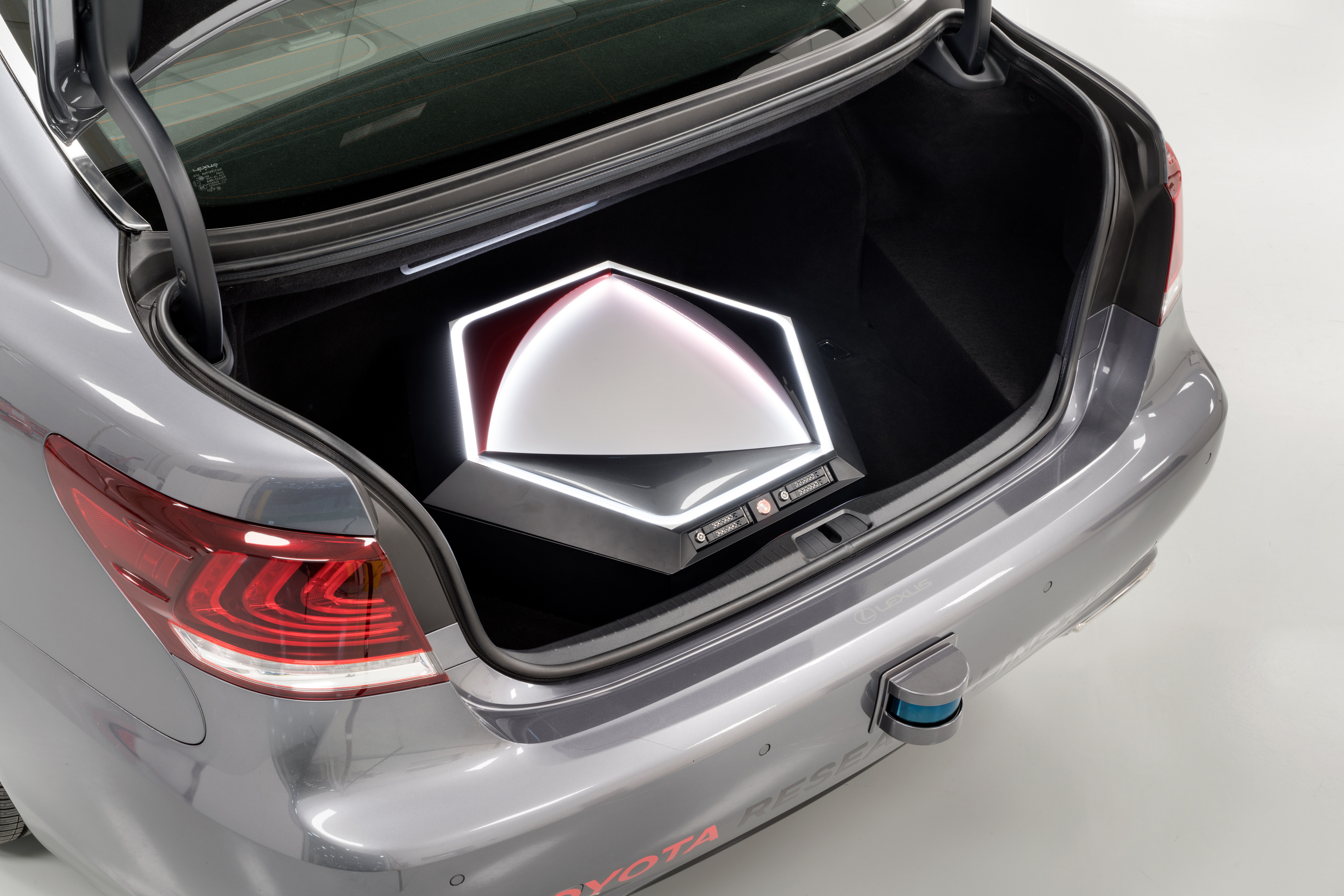 Le véhicule autonome expérimental Toyota embarque de multiples détecteurs