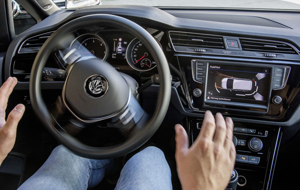Le Park Assist 3.0 Volkswagen a besoin de 80 cm d’espace supplémentaire pour se garer