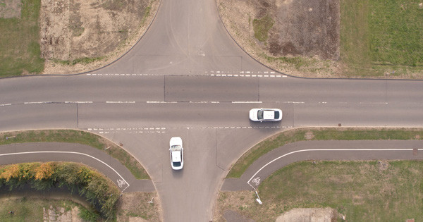 Une technologie capable d’adapter la vitesse d'un véhicule à l’approche d’une intersection