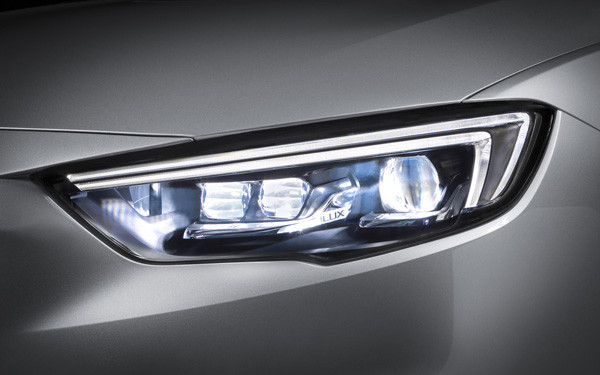 L’éclairage matriciel Opel IntelliLux LED procure une excellente visibilité sans éblouir
