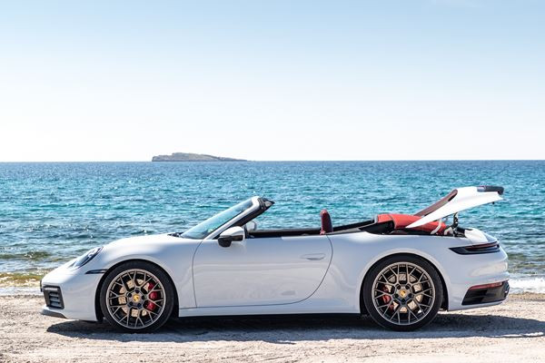 La capote de la Porsche 911 Cabriolet donne à la ligne de toit une allure de coupé