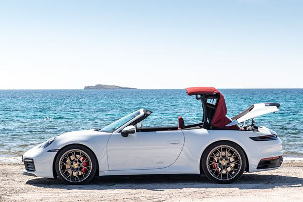 La capote de la Porsche 911 Cabriolet donne à la ligne de toit une allure de coupé