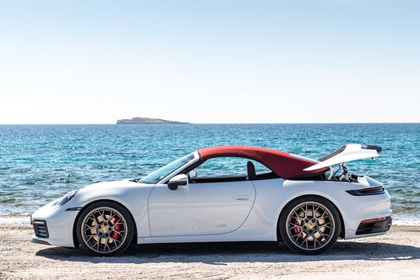La capote de la Porsche 911 Cabriolet donne à la ligne de toit une allure de coupé