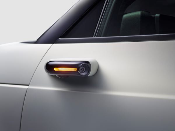 La rétrovision par caméras latérales se projette dans le champ visuel du conducteur