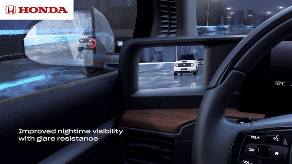 La rétrovision par caméras latérales se projette dans le champ visuel du conducteur