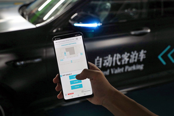 Le stationnement sans conducteur et sans surveillance humaine en test au quotidien