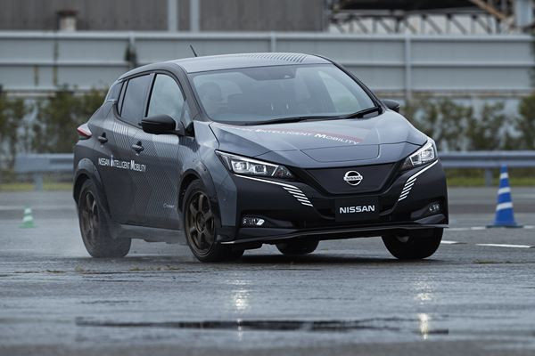 Une transmission intégrale électrique Nissan avec un moteur électrique par essieu