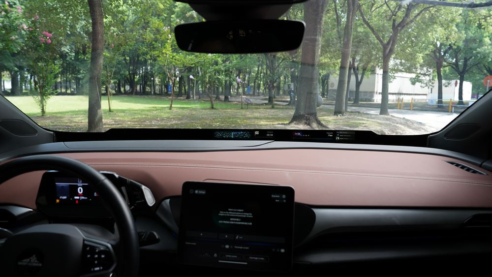 Le pare-brise Sekurit Immersive Vision est doté d'un bandeau d'affichage panoramique