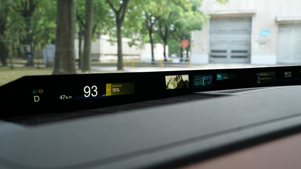 Le pare-brise Sekurit Immersive Vision est doté d'un bandeau d'affichage panoramique