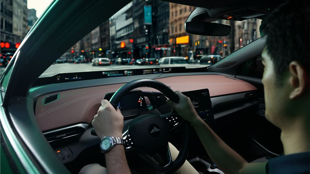 Le pare-brise Sekurit Immersive Vision est doté d'un bandeau d'affichage panoramique