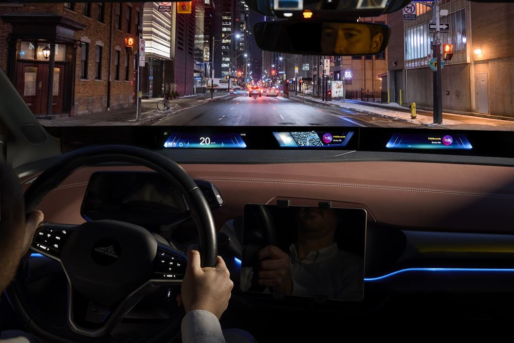 Le pare-brise Sekurit Immersive Vision est doté d'un bandeau d'affichage panoramique