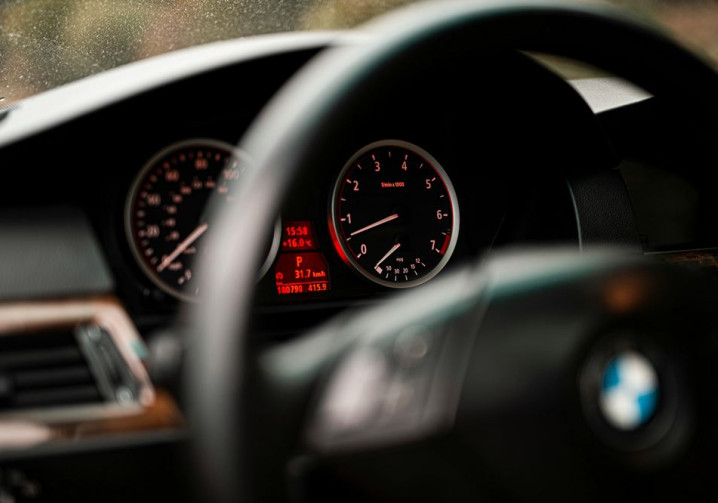 Le fléau en progression de la fraude au compteur mine le marché de l'occasion