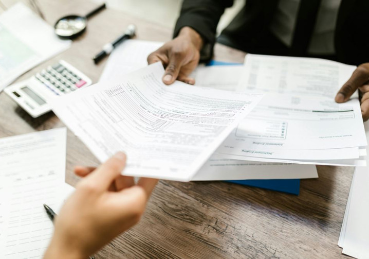 Assurance auto : que faut-il vérifier avant de signer ?