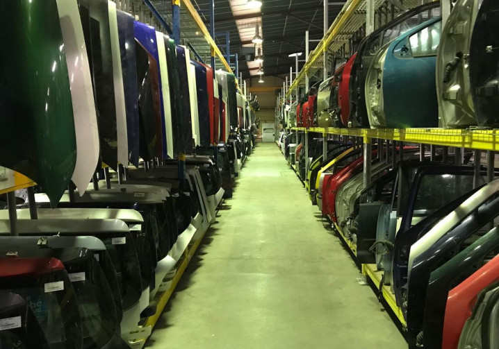 Des pièces automobiles d'occasion en moyenne 76,6 pourcent moins chères que les neuves