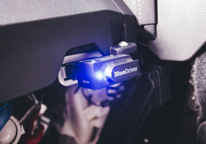 Le système électronique OBD réalise des diagnostics sur le véhicule