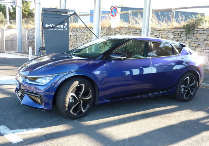 Des conseils pour effectuer de longs trajets en voiture électrique en France en 2025