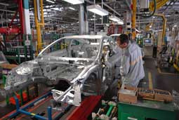 L’Etat français accorde un prêt de 6 milliards d’euros aux constructeurs automobiles français