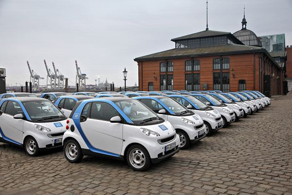Mercedes et Europcar lancent le concept de mobilité urbaine car2go à Hambourg