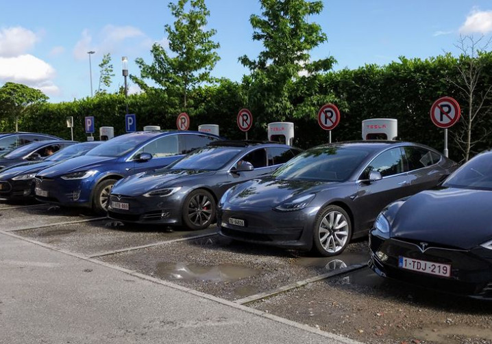 Près d'1 Français sur 2 envisage de remplacer un véhicule thermique par une voiture électrique