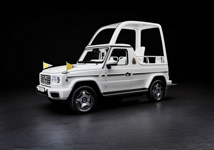 Le pape François voyagera dans une « papamobile » électrique Mercedes-Benz lors du Jubilé de 2025