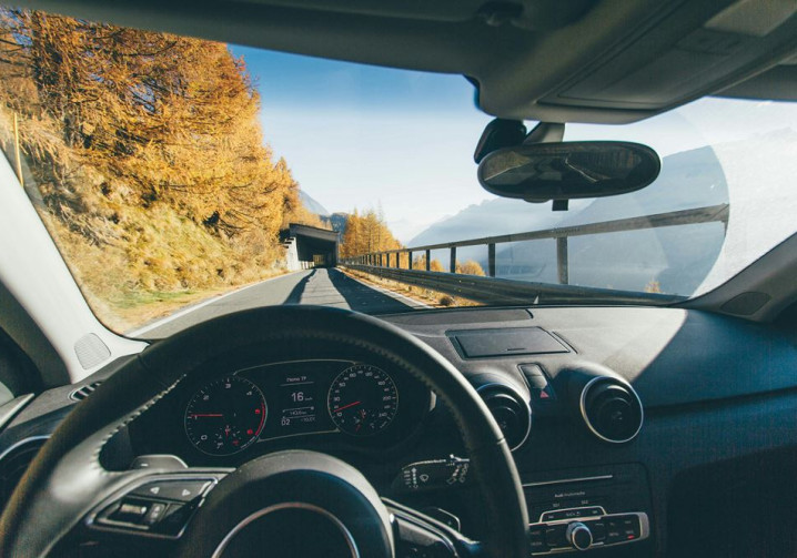 Véhicules Autonomes : la perception des Français partagée entre confiance et prudence en 2025