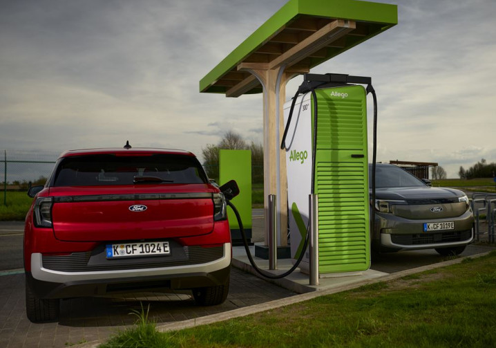 Un actif français sur deux envisage de franchir le pas de la voiture électrique ou hybride