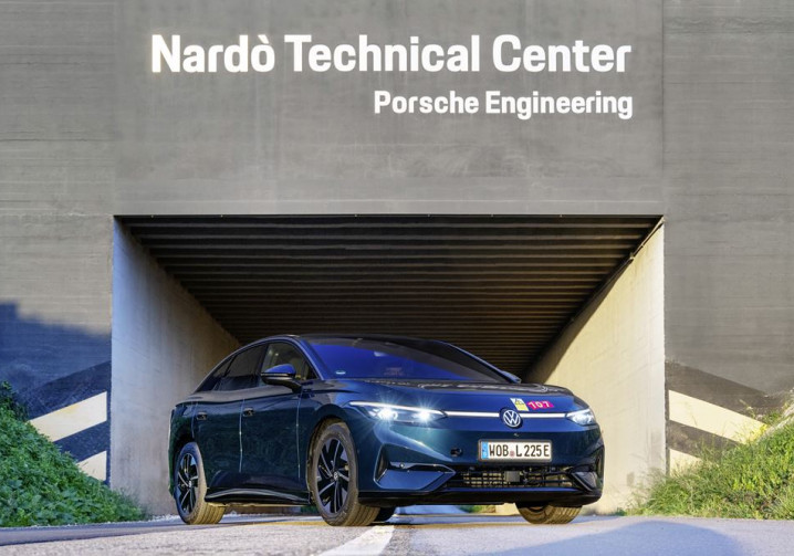 La Volkswagen ID.7 Pro S parcourt 941 km sur une seule charge de batterie lors d'un test d'efficience