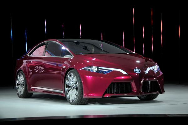 Un concept futuriste de berline hybride rechargeable Toyota à Détroit