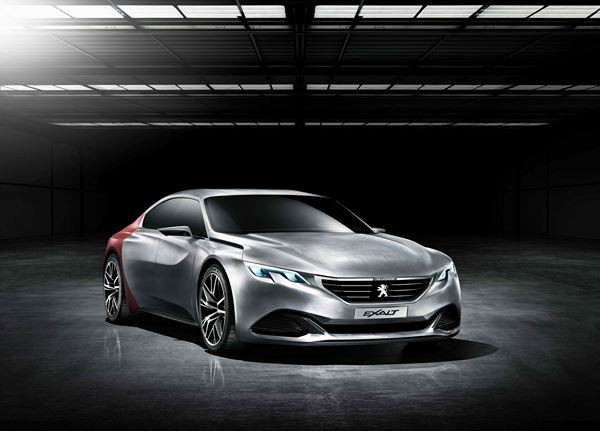 Un concept de berline cinq portes Peugeot Exalt dédié au plaisir des sens