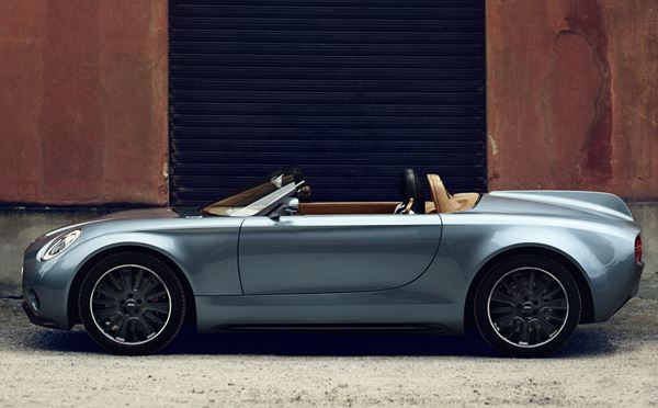 Un petit roadster biplace Mini Superleggera Vision aux lignes épurées