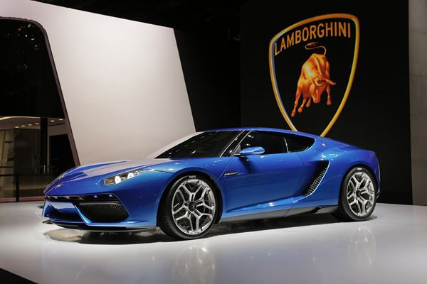 Un concept Lamborghini Asterion hybride rechargeable de 910 ch à Paris