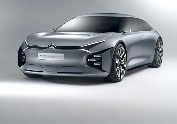 Le concept Citroën CXperience affiche une silhouette bicorps distinctive