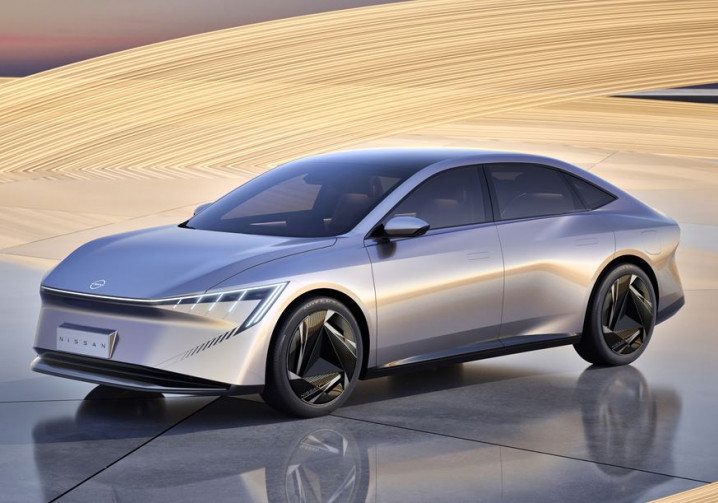 La Nissan Evo Concept est une berline familiale hybride rechargeable