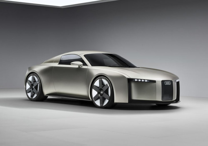 Audi Concept C : un concept de roadster biplace électrique à toit rigide rétractable
