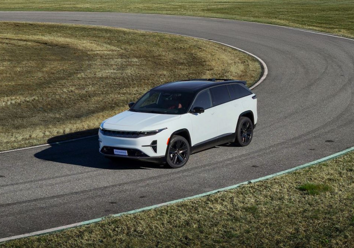 La technologie de conduite automatisée STLA AutoDrive de Stellantis permet une conduite autonome jusqu'à 60 km/h
