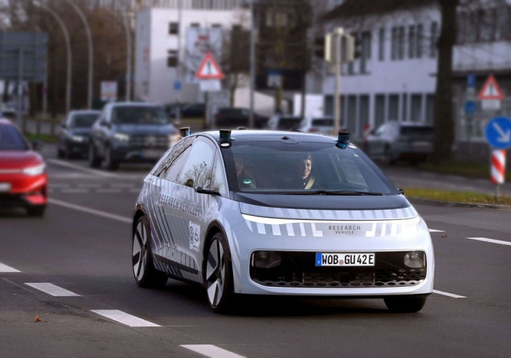 Le véhicule expérimental Volkswagen Gen.Urban doté de fonctions de conduite autonome en phase d’essais supervisés