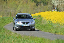 Toyota et Suzuki vont distribuer des modèles communs sur le marché indien