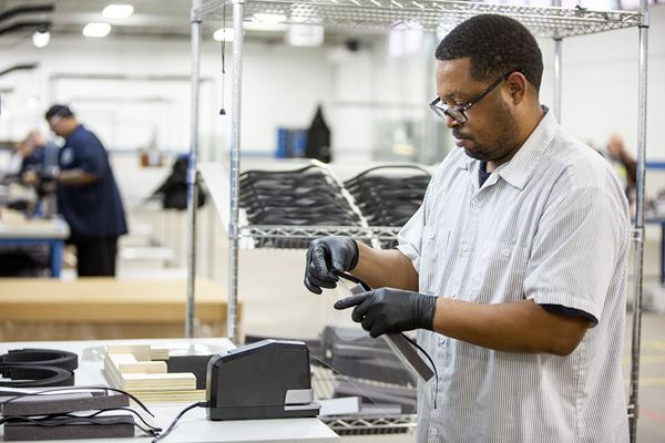 Ford s'associe à 3M et GE Healthcare pour produire des respirateurs et de masques