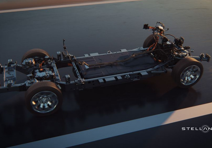 La plateforme multi-énergie STLA Frame offre une autonomie électrique de 800 km